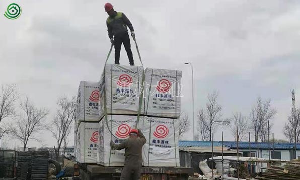 天津市_石家莊工地建筑模板木方到貨卸車